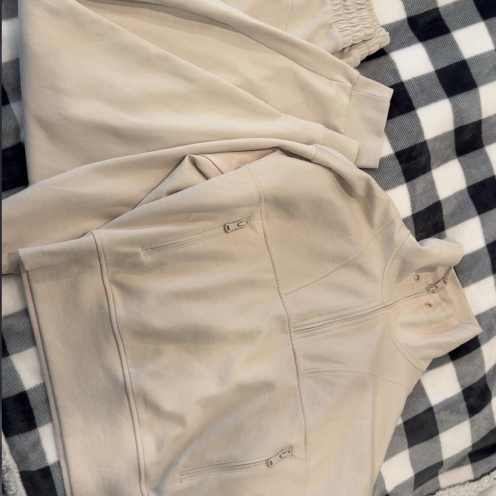 Woman’s cream sweat set size